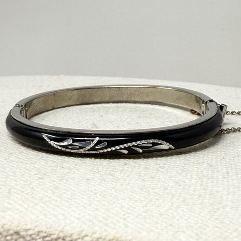 Vintage Black Enamel Etched Silver Tone Hinged‎ Bangle Bracelet Dainty Minimal